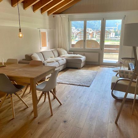 Moderne Dachwohnung Naehe Zermatt Mit Balkon Täsch Extérieur photo