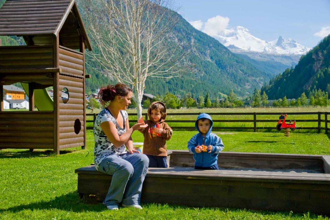 Moderne Dachwohnung Naehe Zermatt Mit Balkon Täsch Extérieur photo